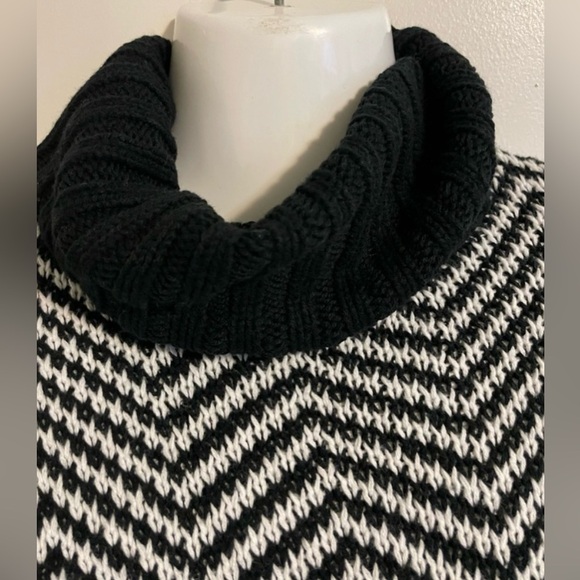 Reitmans Striped Long Sleeve Turtleneck Knitted Sweater - Picture 4 of 7